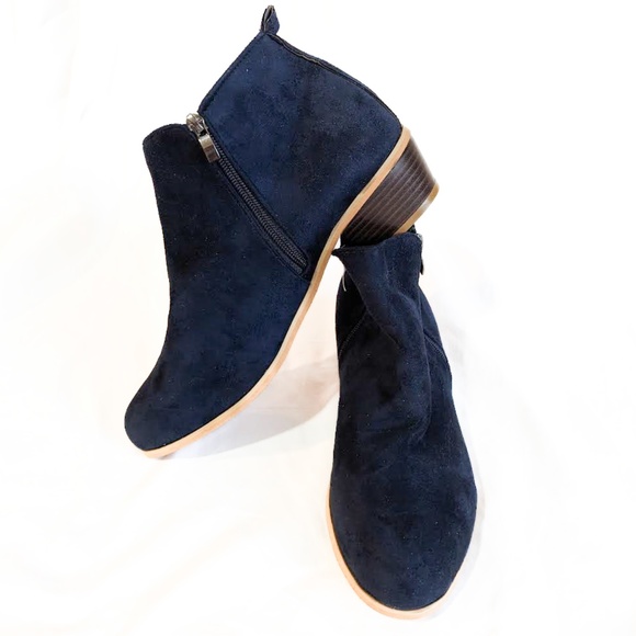 NWOT Mystery blue faux suede flat bootie. size 42 US 10 - Picture 6 of 6